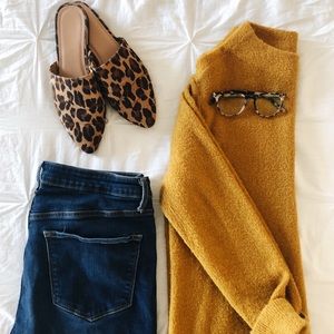 Old Navy Mock-Neck sweater
